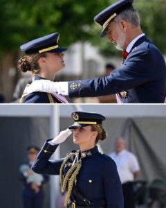 Spain’s future queen, Crown Princess Leonor, has officially completed her historic three-year mi(1)